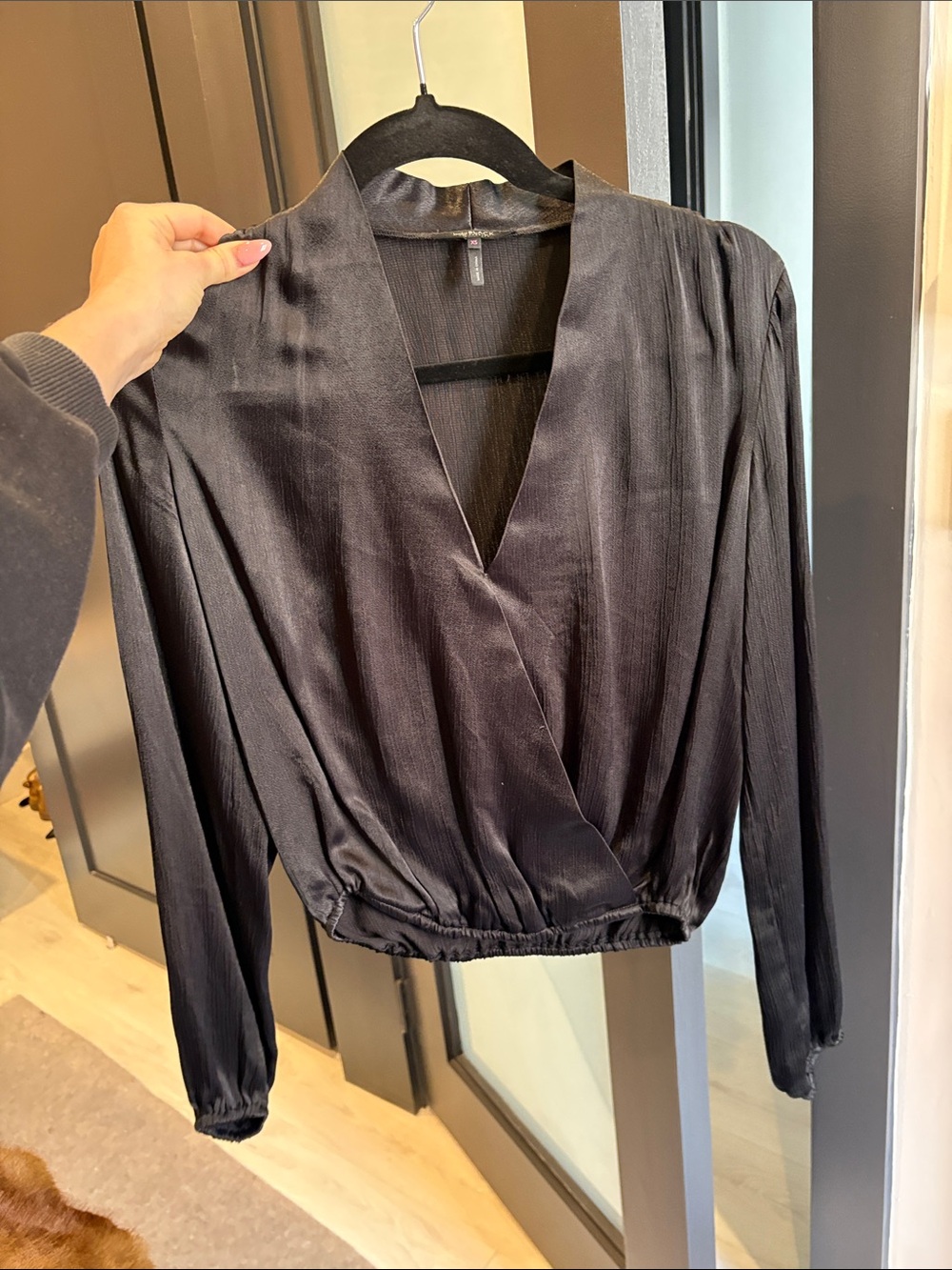Bobi Black Black Satin V-Neck Long Sleeve blouse